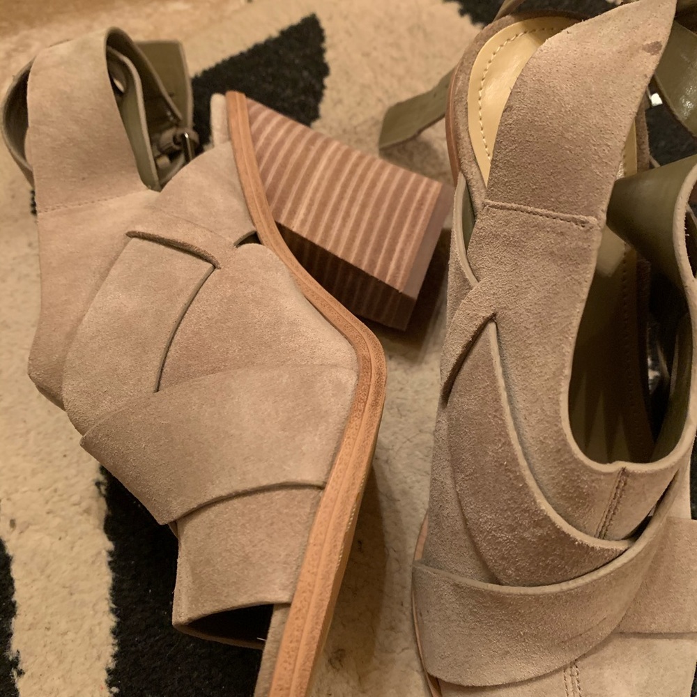 Sandals - Picture 2 of 6